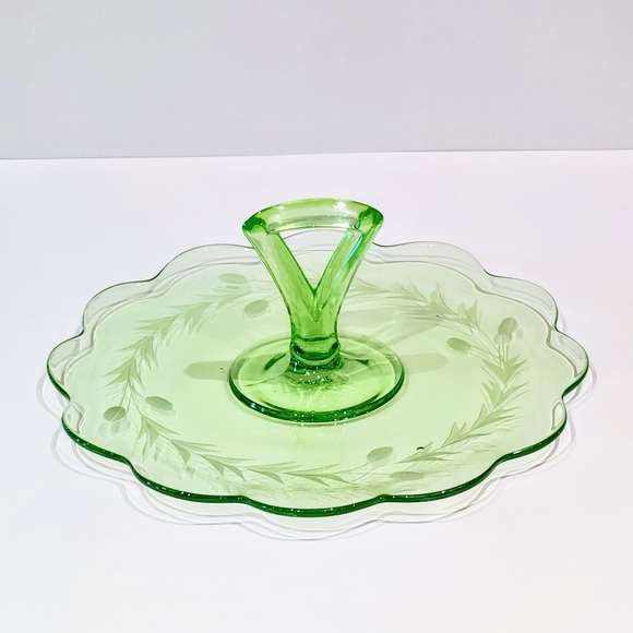 Uranium Glass tidbit tray/dish. - Picture 9 of 10